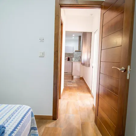 Rentitspain Confortable Con Patio En Appartement