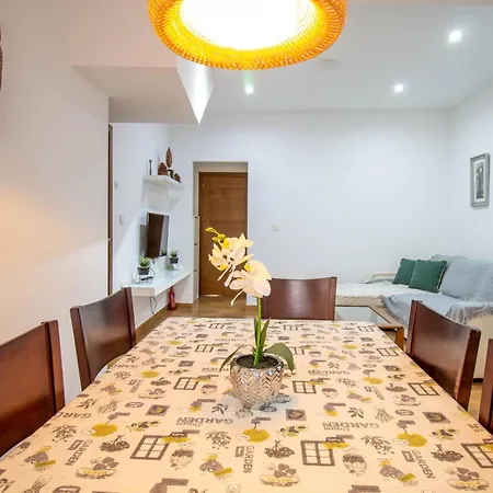 Rentitspain Confortable Con Patio En * Motril