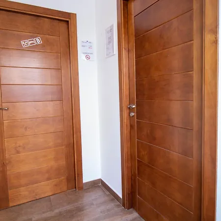 Rentitspain Confortable Con Patio En