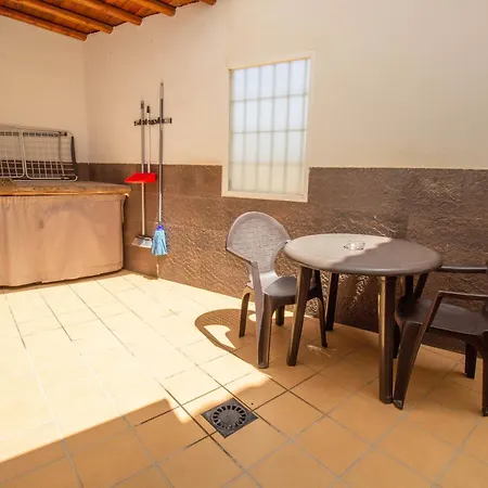 Rentitspain Confortable Con Patio En * Motril