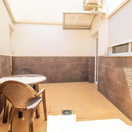 Rentitspain Confortable Con Patio En Appartement *