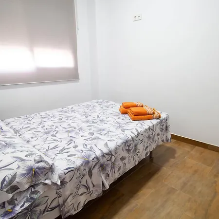 Rentitspain Confortable Con Patio En Motril